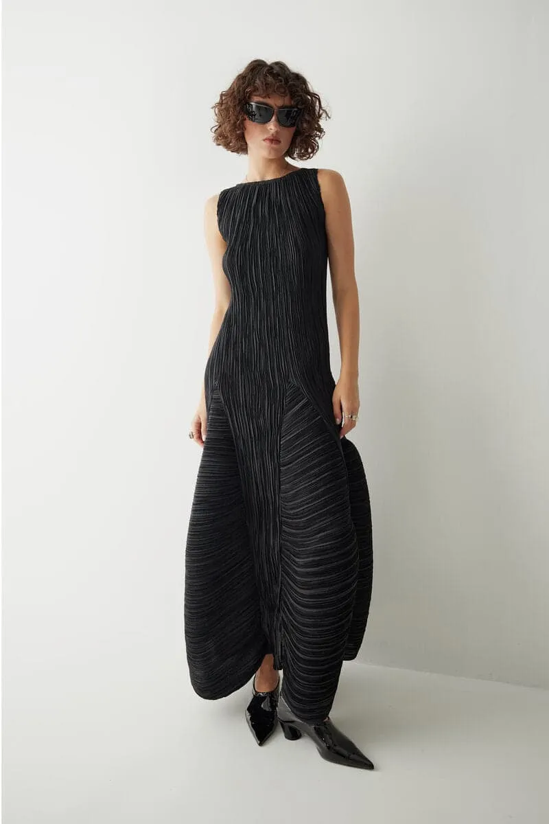 BLACK A-LINE SLEEVELESS PLEATED MAXI DRESS