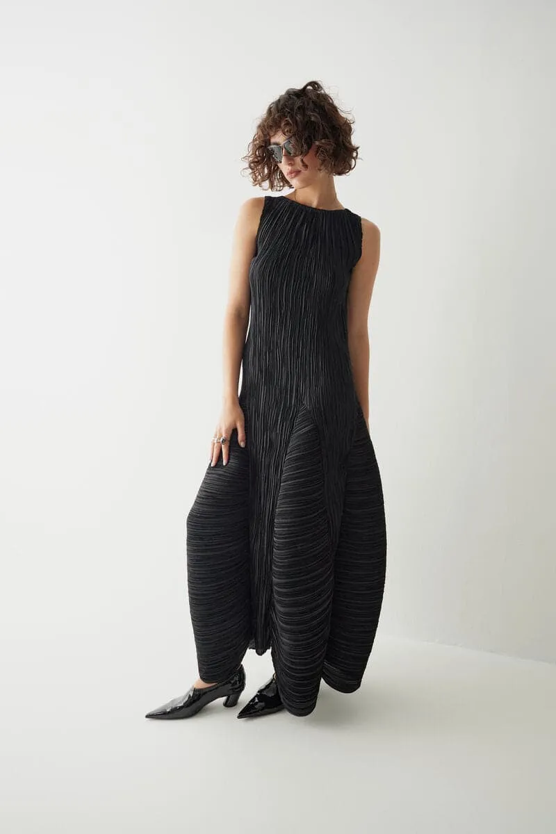 BLACK A-LINE SLEEVELESS PLEATED MAXI DRESS