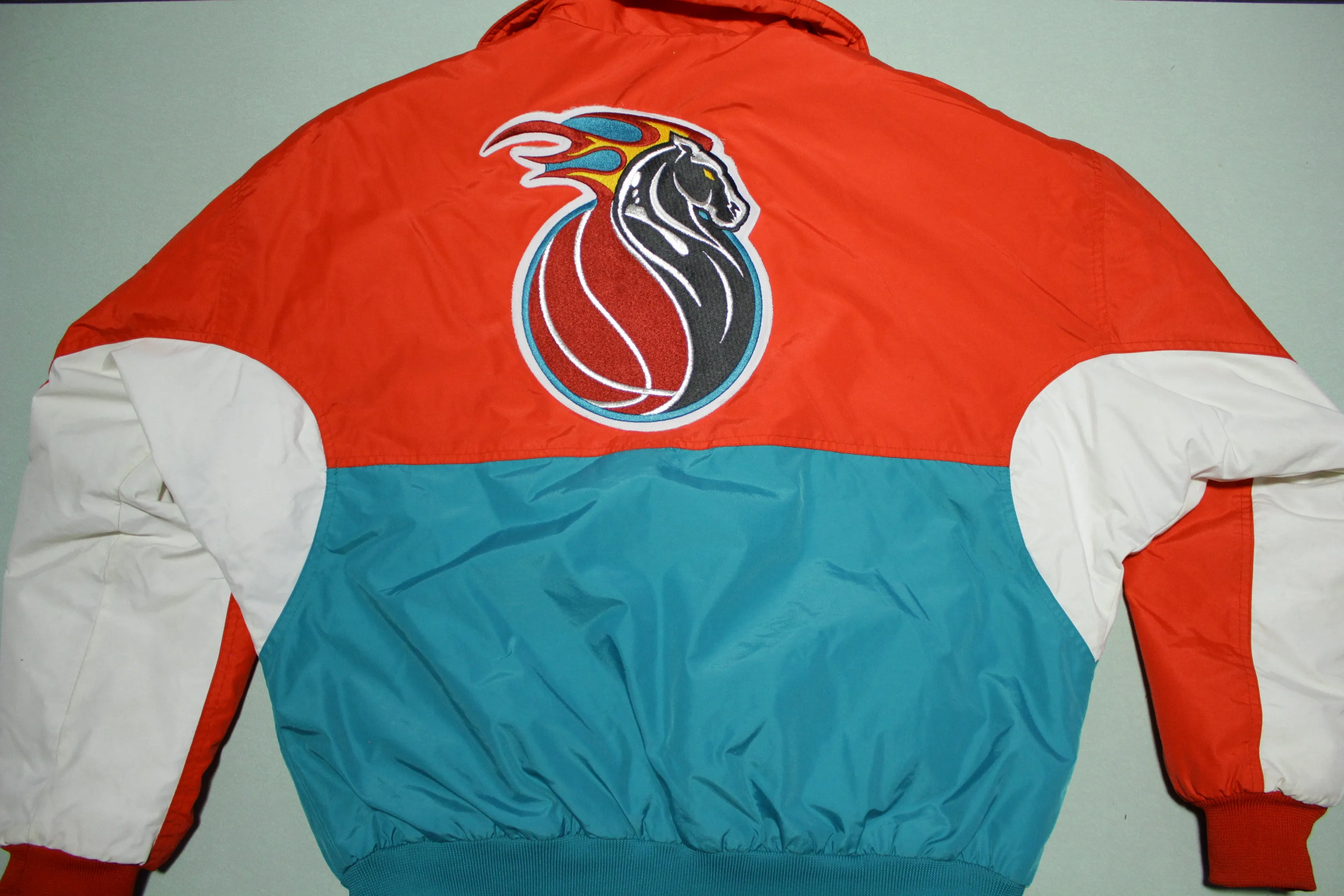 Detroit Pistons Vintage 90's Trader Bay Puffer Starter Style Jacket